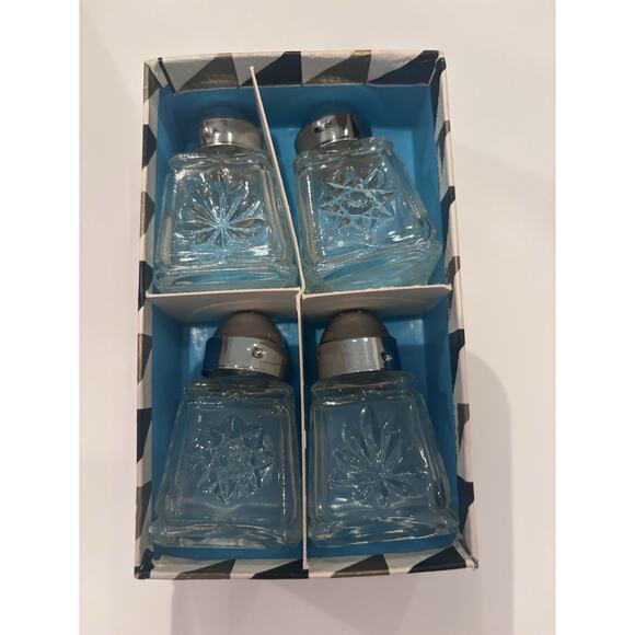 2 New Anchor Hocking EAPC* EARLY AMERICAN PRESCUT 2 1/4" INDIVIDUAL SHAKERS - Picture 2 of 7